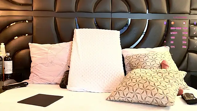 Iris Ross  online show from March 10, 7:19 pm