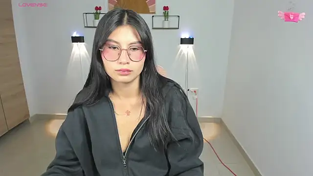 emily villamil online show from November 24, 8:41 pm