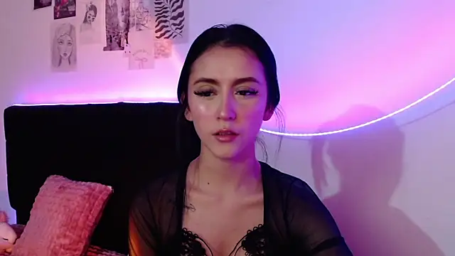 Snapshot of Coralinnee_ chatting on February 13, 5:37 am Coralinnee  online show from February 13, 5:37 am