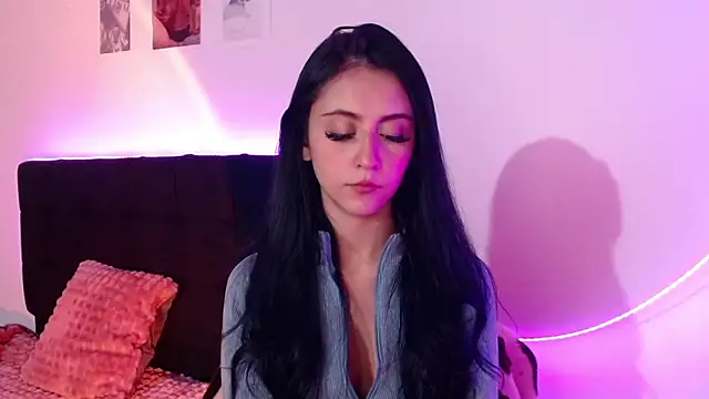 Snapshot of Coralinnee_ chatting on March 7, 4:13 am Coralinnee  online show from March 7, 4:13 am