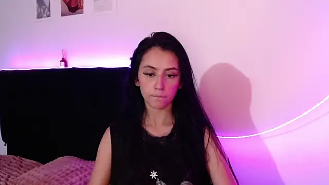 Snapshot of Coralinnee_ chatting on March 19, 4:03 am Coralinnee  online show from March 19, 4:03 am