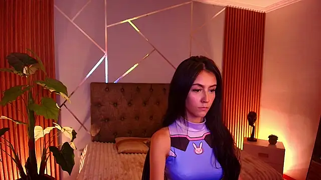 Coralinnee  online show from March 20, 3:33 am