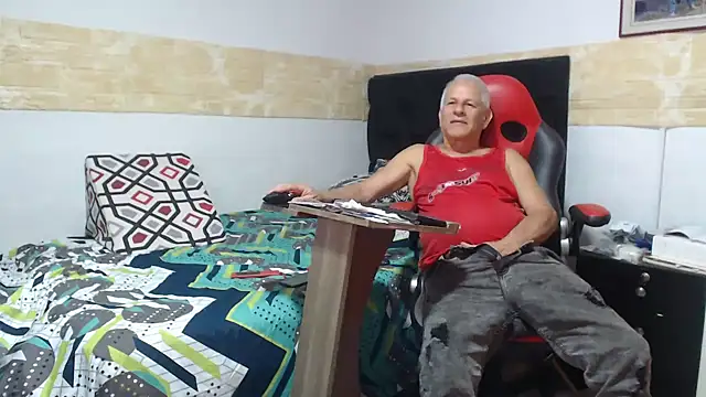 Snapshot of VALENTINO1983_ chatting on November 6, 5:30 am VALENTINO1983 online show from November 6, 5:30 am