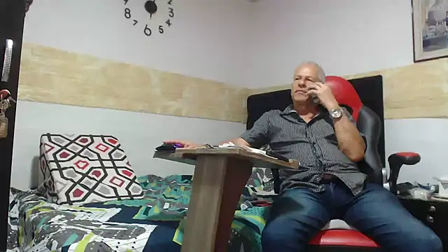 Snapshot of VALENTINO1983_ chatting on November 13, 11:03 pm VALENTINO1983 online show from November 13, 11:03 pm
