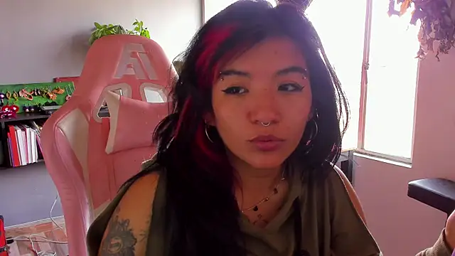 Snapshot of annie_walker6 chatting on December 15, 6:45 pm annie walker6 online show from December 15, 6:45 pm