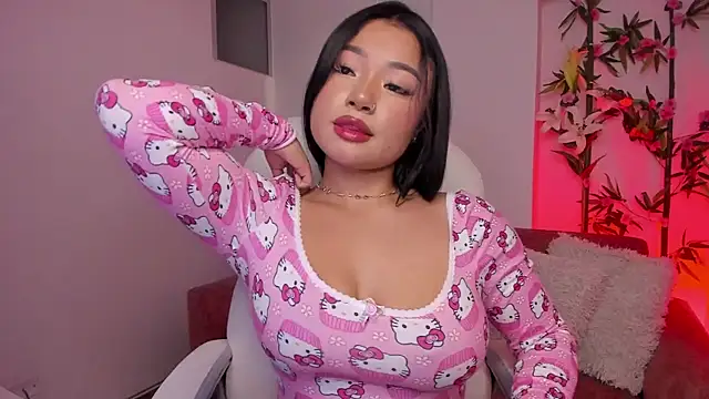 Snapshot of Lulu_Sakura_ chatting on January 5, 1:56 am Lulu Sakura online show from January 5, 1:56 am