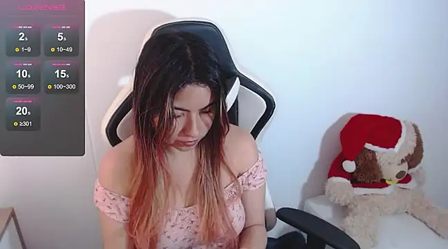 Snapshot of alice_middlee chatting on December 11, 6:20 pm alice middlee online show from December 11, 6:20 pm