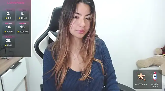 Snapshot of alice_middlee chatting on January 22, 11:23 am alice middlee online show from January 22, 11:23 am