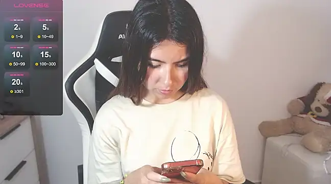 Snapshot of alice_middlee chatting on January 30, 10:08 pm alice middlee online show from January 30, 10:08 pm