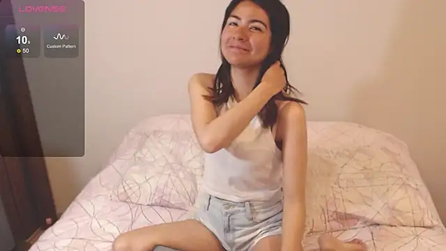 Snapshot of alice_middlee chatting on September 22, 2:52 pm alice middlee online show from September 22, 2:52 pm