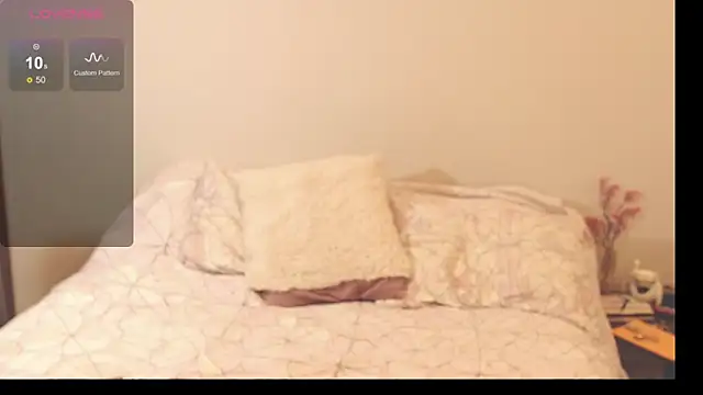 Snapshot of alice_middlee chatting on October 15, 6:19 pm alice middlee online show from October 15, 6:19 pm