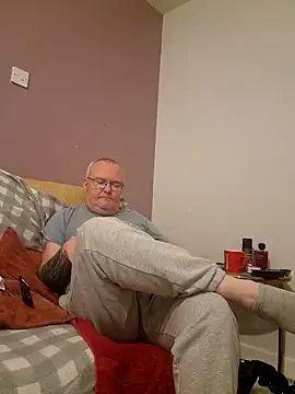 FriendlyDave online show from February 8, 11:55 pm