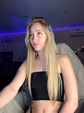 Snapshot of Good__Girl_ chatting on September 12, 9:31 am Good Girl online show from September 12, 9:31 am