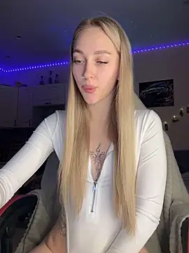 Snapshot of Good__Girl_ chatting on September 21, 4:41 pm Good Girl online show from September 21, 4:41 pm