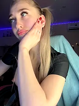 Snapshot of Good__Girl_ chatting on September 28, 6:35 pm Good Girl online show from September 28, 6:35 pm