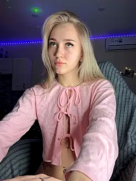 Snapshot of Good__Girl_ chatting on October 23, 5:44 pm Good Girl online show from October 23, 5:44 pm