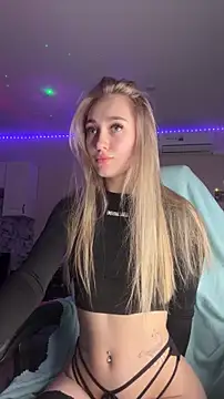 Snapshot of Good__Girl_ chatting on October 24, 2:57 pm Good Girl online show from October 24, 2:57 pm