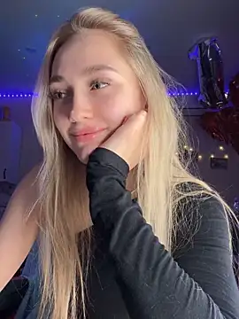 Snapshot of Good__Girl_ chatting on December 15, 6:23 pm Good Girl online show from December 15, 6:23 pm