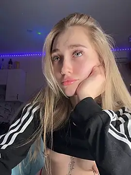 Snapshot of Good__Girl_ chatting on December 17, 4:35 pm Good Girl online show from December 17, 4:35 pm