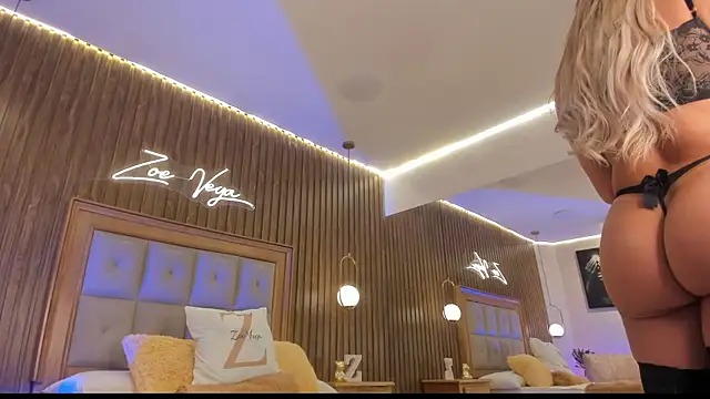 Snapshot of Zoevegass chatting on November 10, 4:17 pm Zoevegass online show from November 10, 4:17 pm