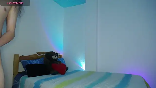 Snapshot of monkeywillwhite chatting on December 13, 12:42 am monkeywillwhite online show from December 13, 12:42 am