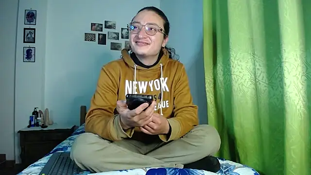 Snapshot of monkeywillwhite chatting on November 14, 5:17 am monkeywillwhite online show from November 14, 5:17 am