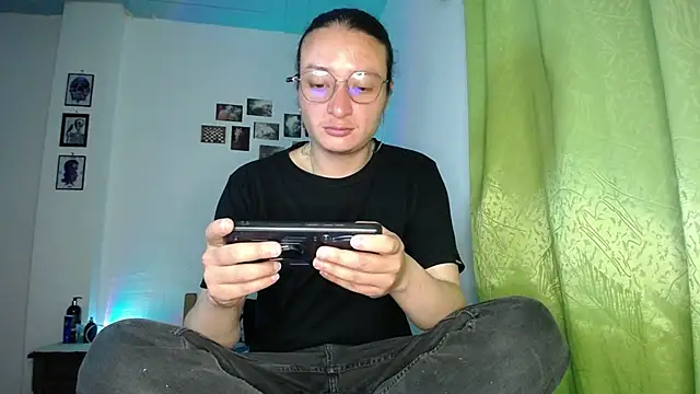 Snapshot of monkeywillwhite chatting on November 28, 2:03 am monkeywillwhite online show from November 28, 2:03 am