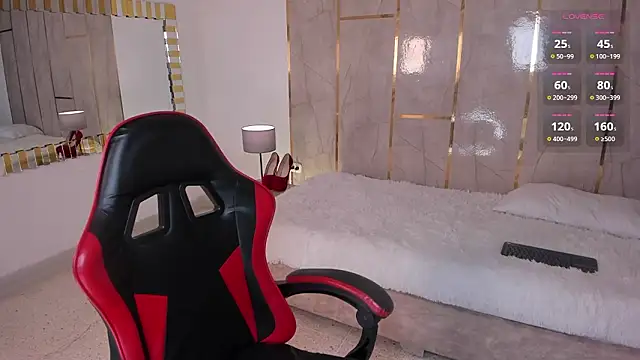 Jiggly   online show from March 14, 5:13 am