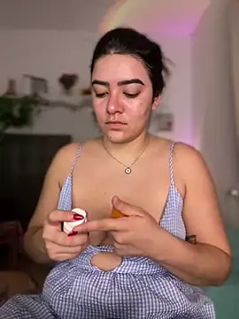 Snapshot of Lia_flowers chatting on January 11, 11:24 pm Lia flowers online show from January 11, 11:24 pm