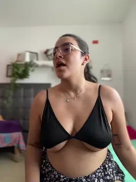 Snapshot of Lia_flowers chatting on January 15, 6:40 pm Lia flowers online show from January 15, 6:40 pm