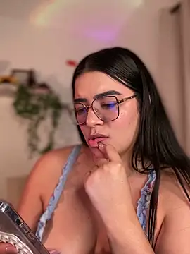 Snapshot of Lia_flowers chatting on January 20, 4:54 am Lia flowers online show from January 20, 4:54 am