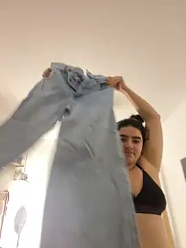 Snapshot of Lia_flowers chatting on February 2, 4:48 am Lia flowers online show from February 2, 4:48 am