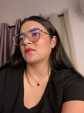 Snapshot of Lia_flowers chatting on February 8, 11:24 pm Lia flowers online show from February 8, 11:24 pm