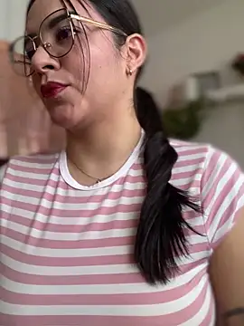 Snapshot of Lia_flowers chatting on February 9, 7:41 pm Lia flowers online show from February 9, 7:41 pm