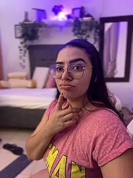 Snapshot of Lia_flowers chatting on February 10, 11:34 pm Lia flowers online show from February 10, 11:34 pm