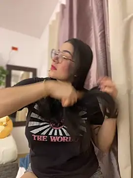 Snapshot of Lia_flowers chatting on February 14, 12:41 am Lia flowers online show from February 14, 12:41 am