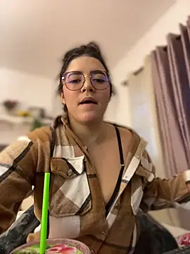 Snapshot of Lia_flowers chatting on February 17, 11:09 pm Lia flowers online show from February 17, 11:09 pm