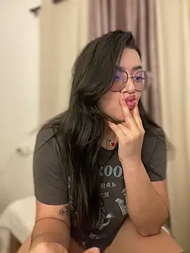 Snapshot of Lia_flowers chatting on February 20, 10:59 pm Lia flowers online show from February 20, 10:59 pm