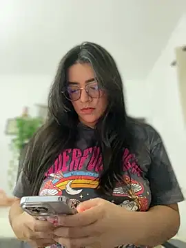 Snapshot of Lia_flowers chatting on February 21, 11:43 pm Lia flowers online show from February 21, 11:43 pm