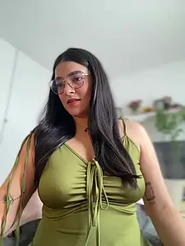 Snapshot of Lia_flowers chatting on February 23, 8:33 pm Lia flowers online show from February 23, 8:33 pm