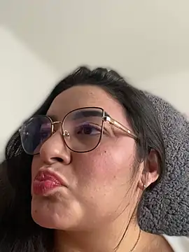 Snapshot of Lia_flowers chatting on February 28, 10:06 pm Lia flowers online show from February 28, 10:06 pm