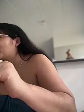 Snapshot of Lia_flowers chatting on October 25, 10:04 pm Lia flowers online show from October 25, 10:04 pm