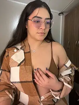 Snapshot of Lia_flowers chatting on November 22, 1:15 am Lia flowers online show from November 22, 1:15 am