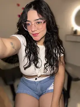 Lia flowers online show from February 9, 11:20 pm