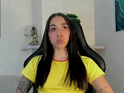 KAYLA BATISTA online show from July 29, 11:58 pm