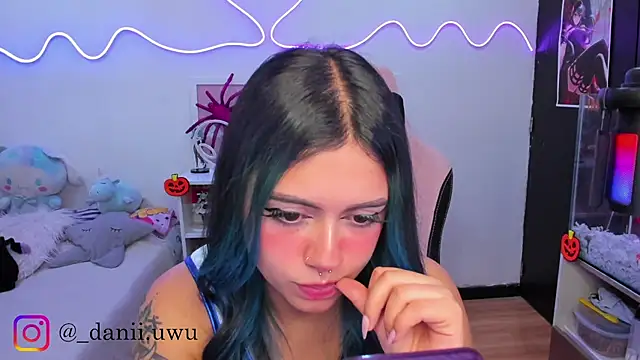 CuteDani  online show from October 10, 8:35 am