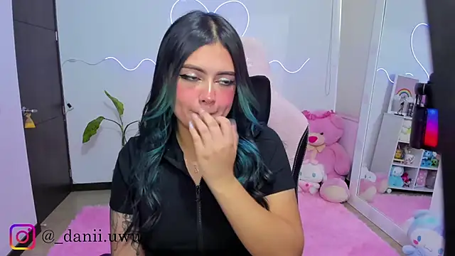 CuteDani  online show from February 11, 11:59 am