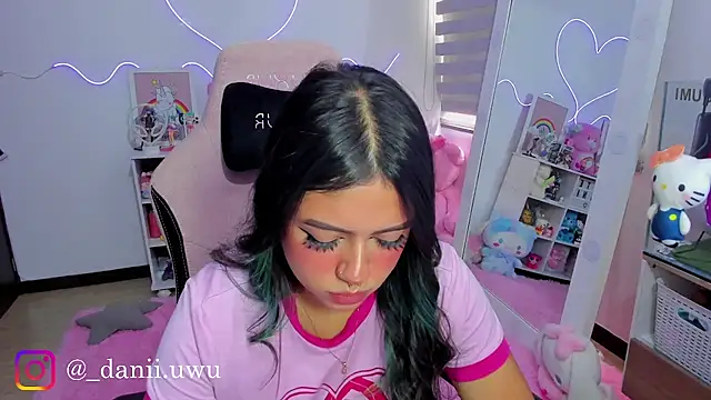 CuteDani  online show from June 1, 4:20 pm