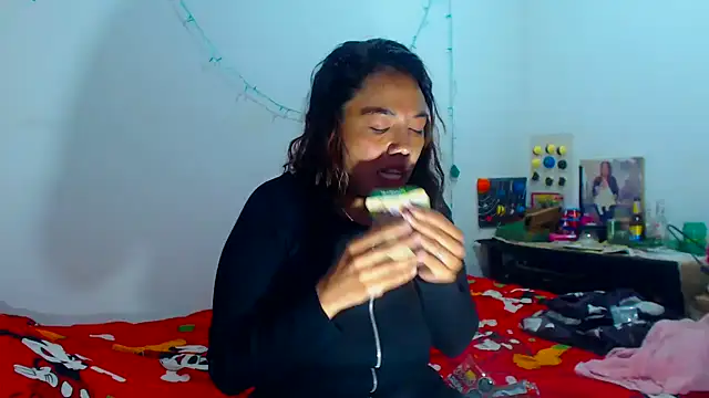 AmaraRoberts420 online show from December 7, 3:19 pm