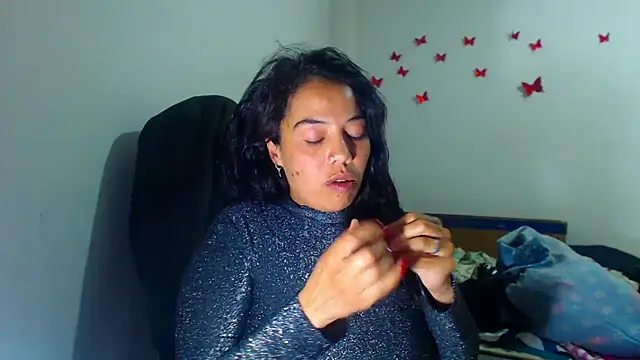 AmaraRoberts420 online show from November 16, 7:30 pm